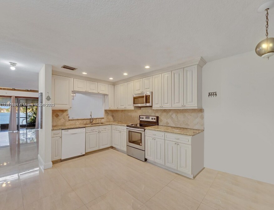 Building Photo - 2701 SW 58th Mnr