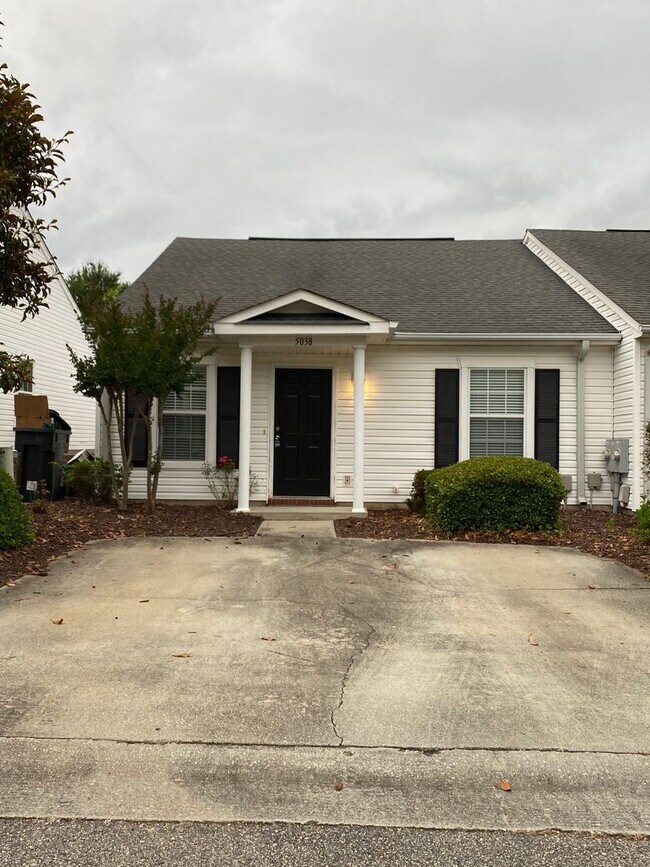 Building Photo - Townhome available now