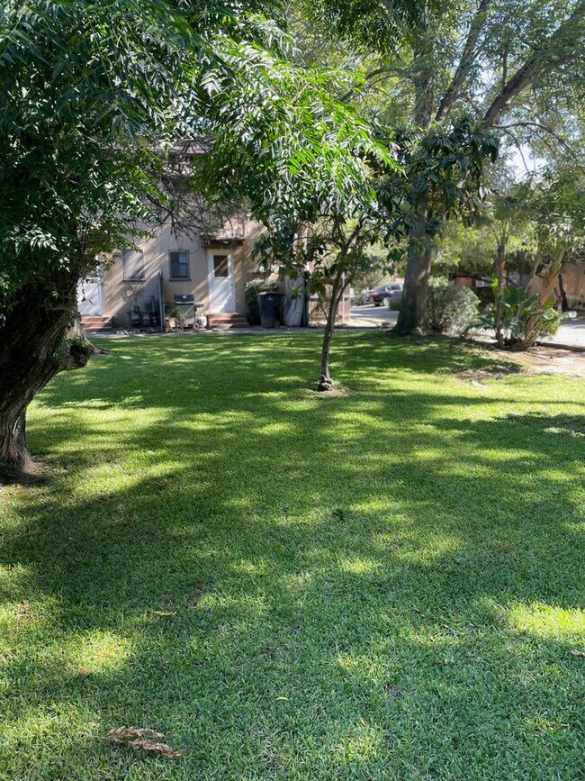 Building Photo - 2 Bedroom 1.75 Bathroom in Riverside