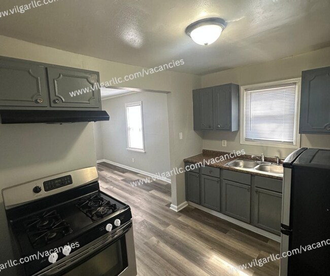 Building Photo - Newly Renovated 2-Bedroom • 1-Bathroom Home