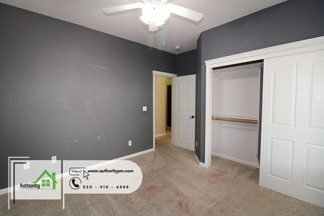Building Photo - 2631 Queens Way