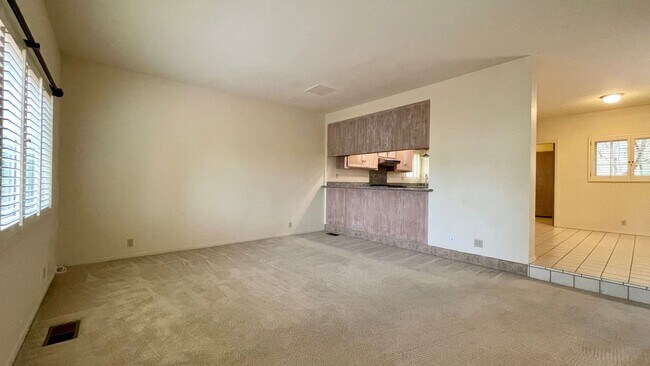 Building Photo - Stoneridge Garden Home with Air Conditioning *Available August 2026