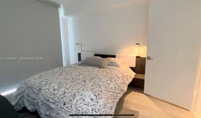 Building Photo - 121 NE 34th St