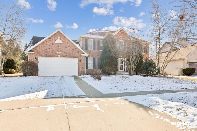 Building Photo - Spacious 4BR House in Sycamore