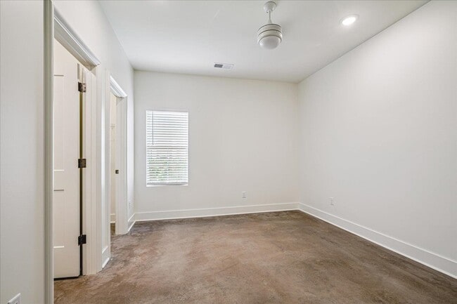 Building Photo - 3556 Carnes Ave