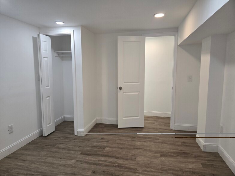 Building Photo - 909 Fairview Ave