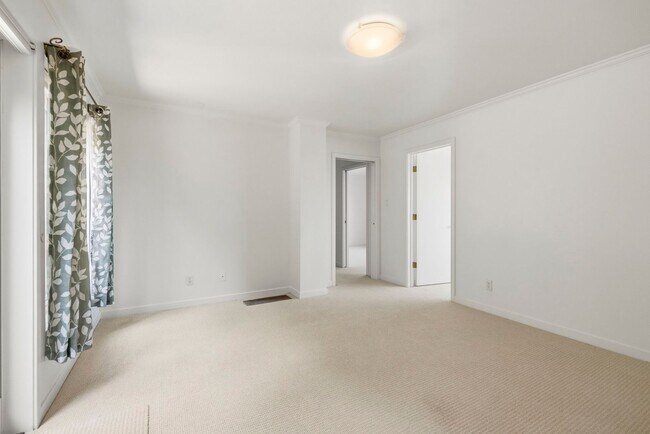 Building Photo - 45 Graystone Terrace
