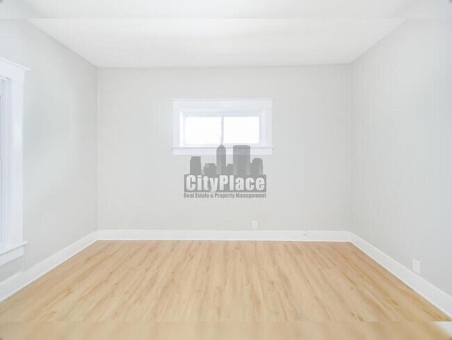 Building Photo - 3027 Boulevard Pl