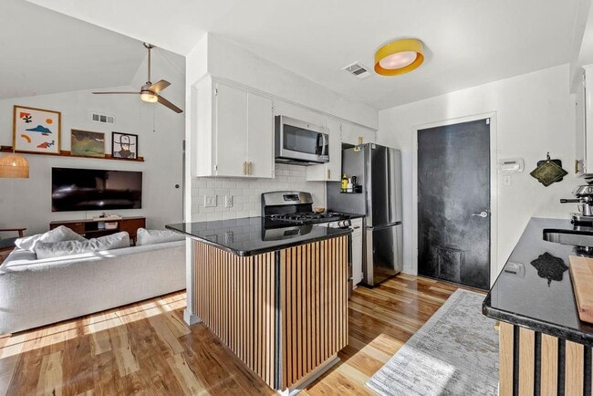 Building Photo - 6803 Castlekeep Way