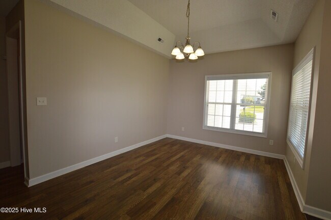 Building Photo - 24 Jasmine Ln