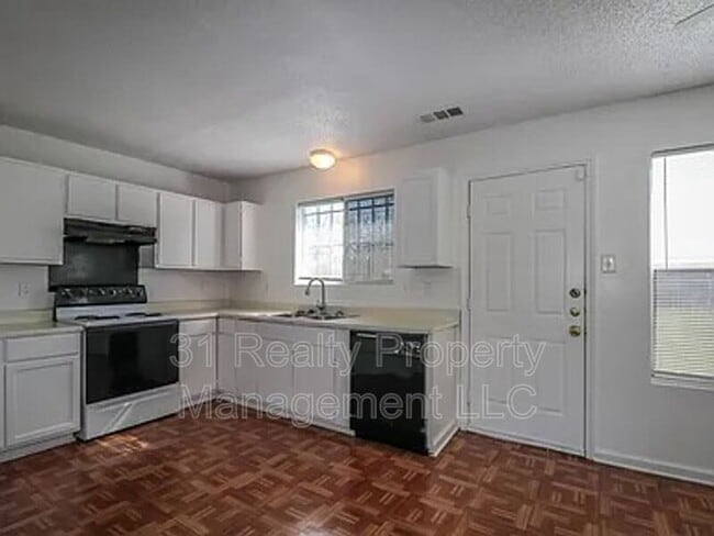 Building Photo - 3444 Pinebrook Dr