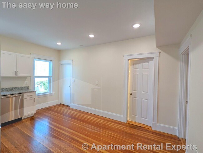 Building Photo - 8-10 Lowell Cir Unit #2