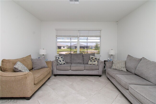 Building Photo - 2213 Avocado Ln