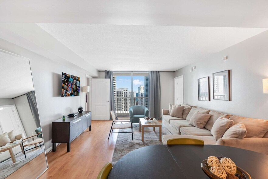 Primary Photo - 1200 Brickell Bay Dr