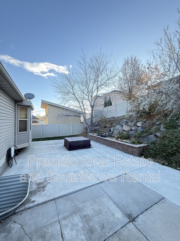 Building Photo - 6248 S High Bluff Dr