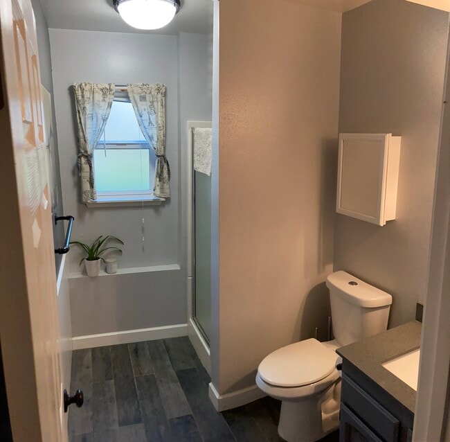 Building Photo - 9619 E 9th Ave