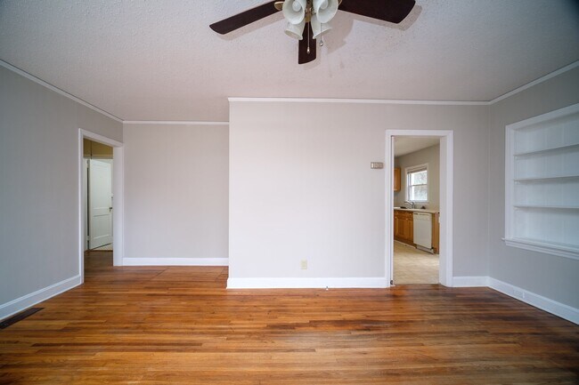 Building Photo - "Charming 3-Bedroom Home with Gleaming Hardwood Floors & 2 Full Baths in Prime Charlotte Location!"