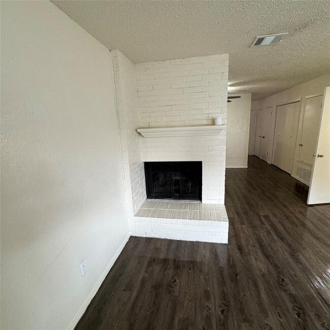 Building Photo - 6901 Wentworth Dr