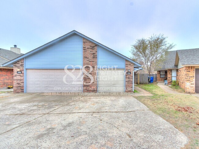 Building Photo - Now Touring & Available for Move in! 3 Bed/1.5 Bath Duplex in West Norman!