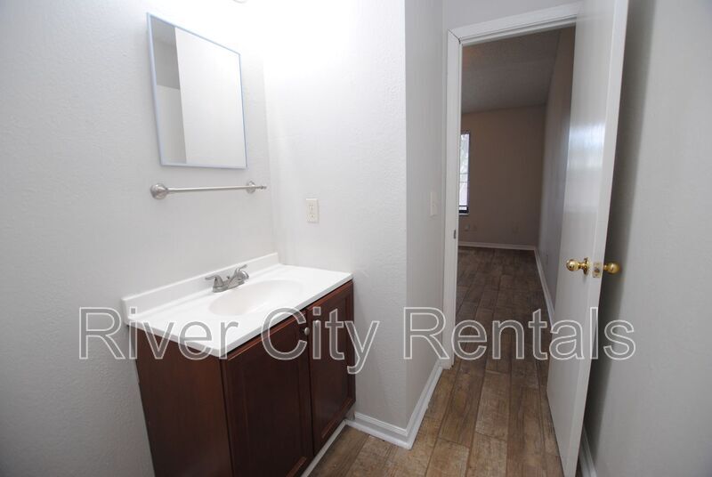 Building Photo - 2443 N Seabury Pl