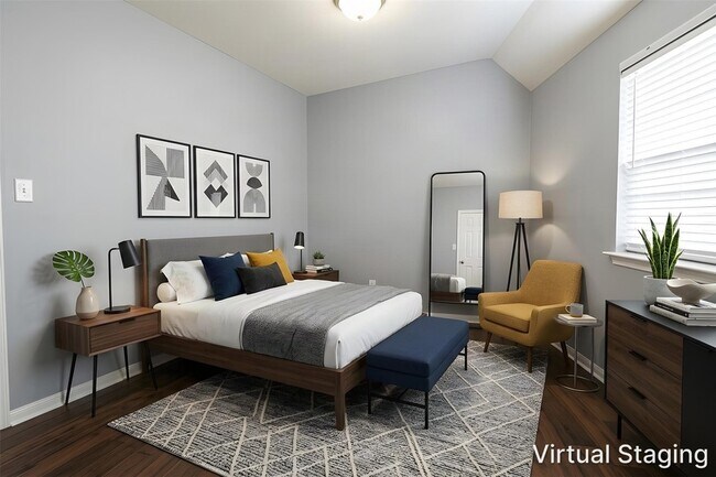 Building Photo - 1423 Greenway Village Dr