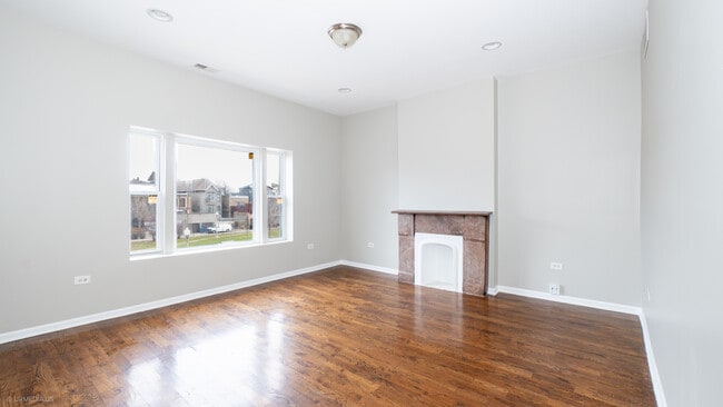 Building Photo - 4326 S Calumet Ave