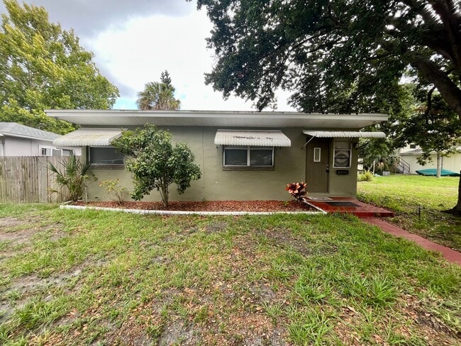 Primary Photo - Cute home in Euclid Manor for rent