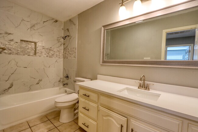 Building Photo - 317 Benjamin St