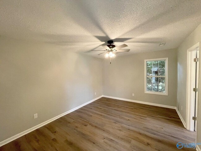 Building Photo - 100 Brook Glen Dr