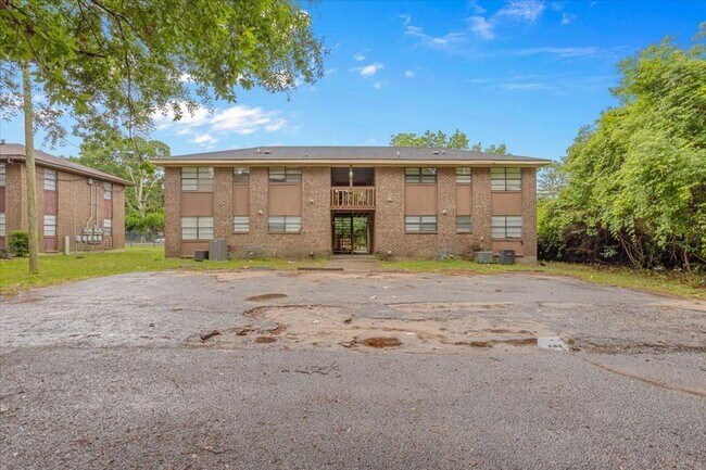 Building Photo - 2-Bedroom Apartment in Convenient Savannah Location