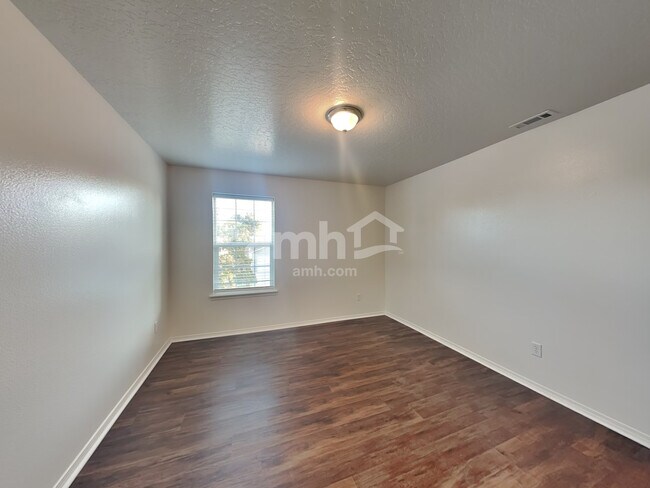 Building Photo - 9220 W Hearthside Dr