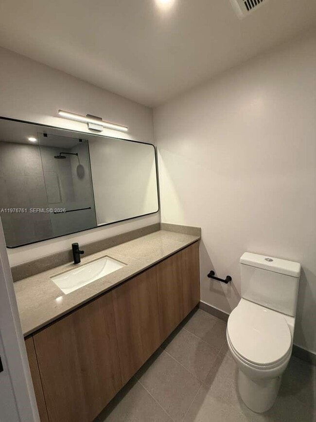 Building Photo - 121 NE 5th St