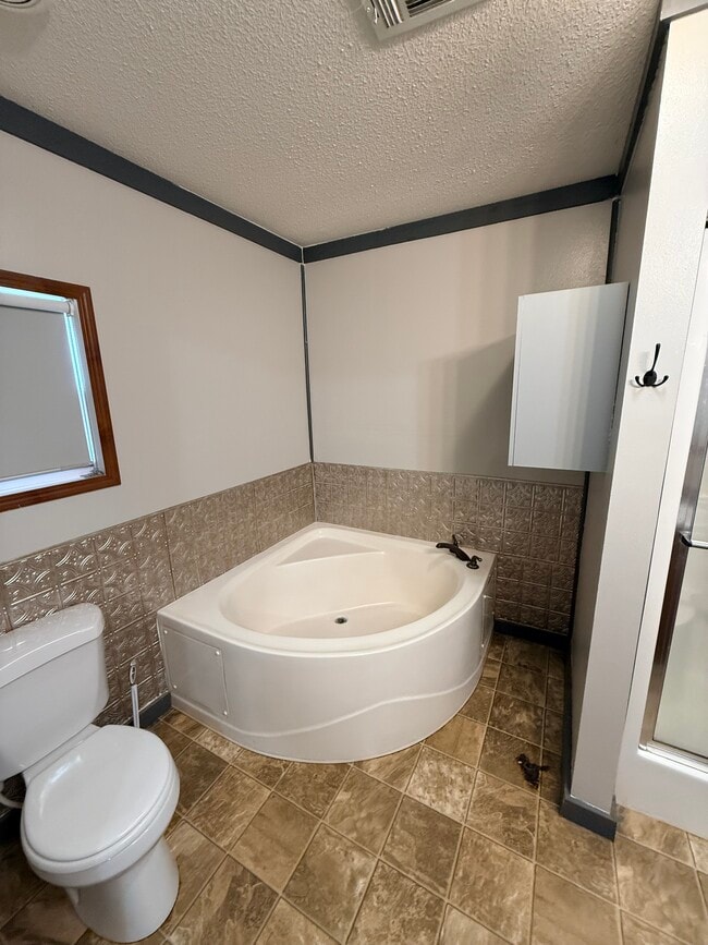 Building Photo - 11188 E Nickens Rd