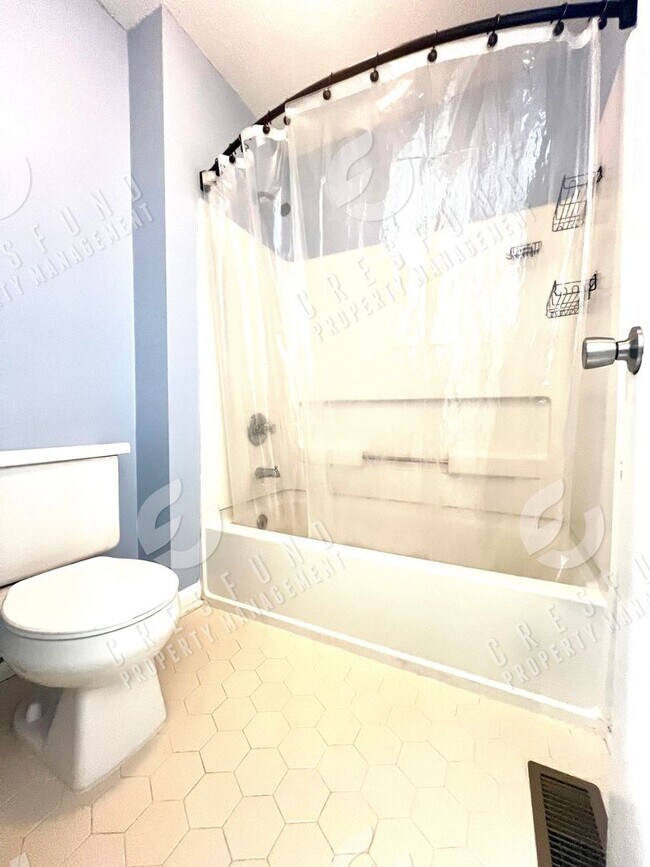 Building Photo - Exceptional value for a 3 Bedroom 2bath Fenced yard home close to Ft. Bragg