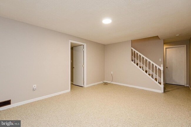 Building Photo - 517 Stockbridge Ct