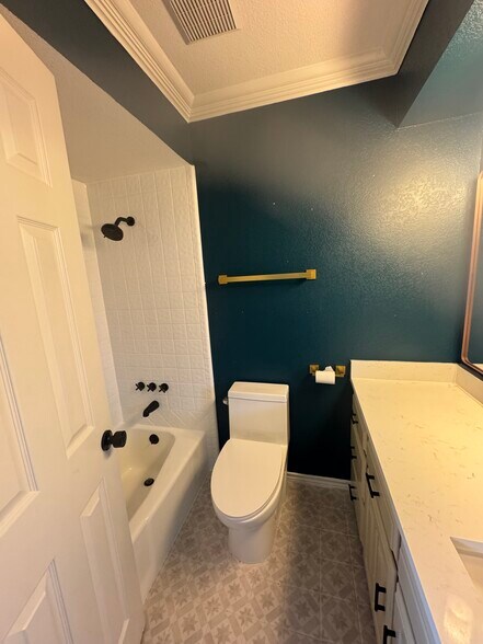 Building Photo - 3123 Bourbon Street Cir