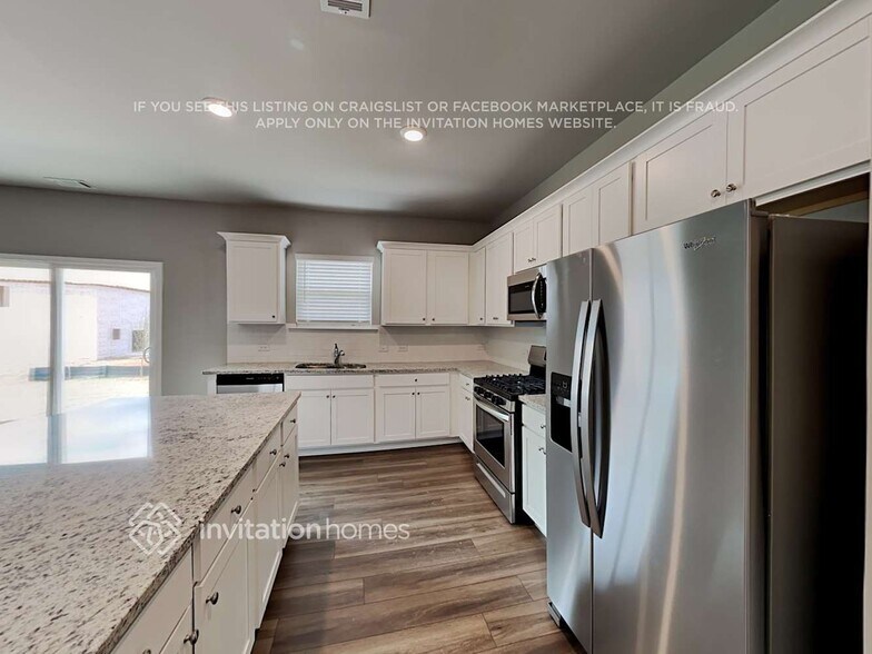 Building Photo - 336 Amsterdam Way