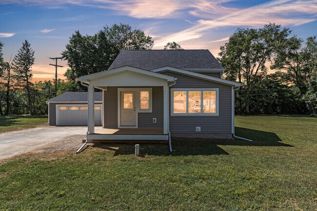 Building Photo - 9045 Hillcrest Dr