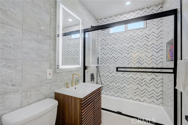 Building Photo - 8161 Encino Ave