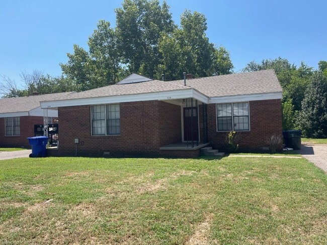 Primary Photo - 1 Bed 1 Bath Duplex For Lease 8/4/2025