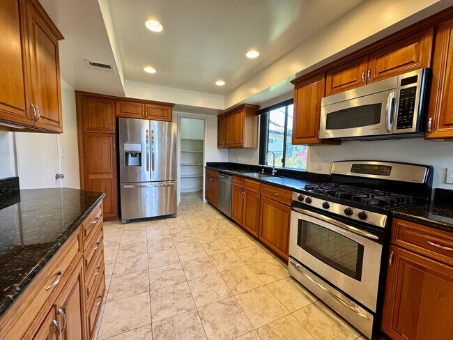 Building Photo - Large and Modern tri-level townhouse in Westwood minutes from Beverly Hills and UCLA