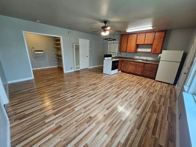 Building Photo - Duplex For Rent in Corning!