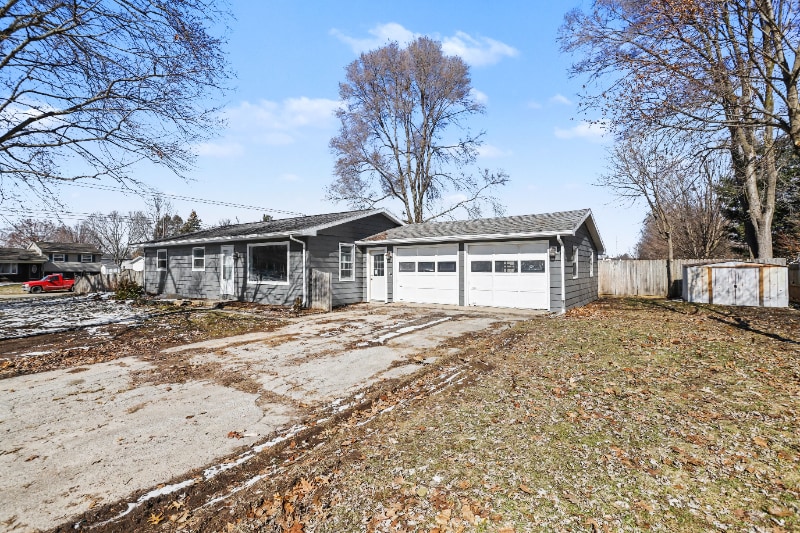 Building Photo - 10203 Shadowlane Ave