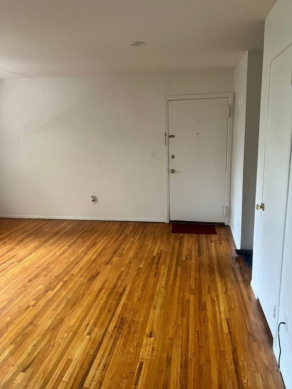 Building Photo - 23 Doxbury Ln