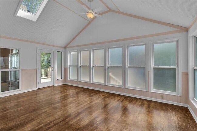Building Photo - 915 Chipley Ct NE