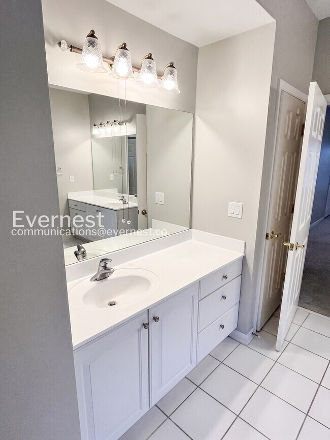 Building Photo - 743 Rolling Fork Dr