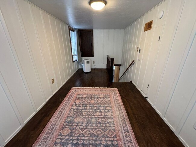 Building Photo - Cutest 3 bed with historic charm, so close...