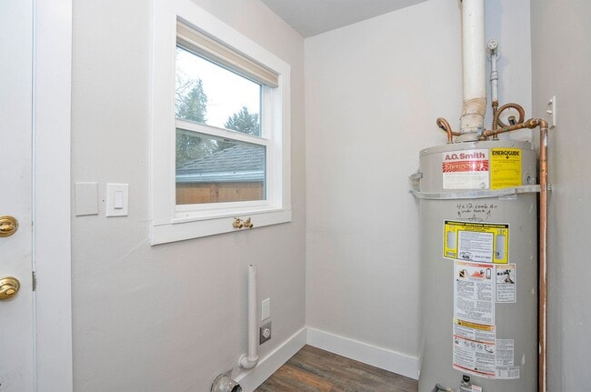 Building Photo - Prime Fircrest Location — Comfortable 2-Bedroom Home for Rent