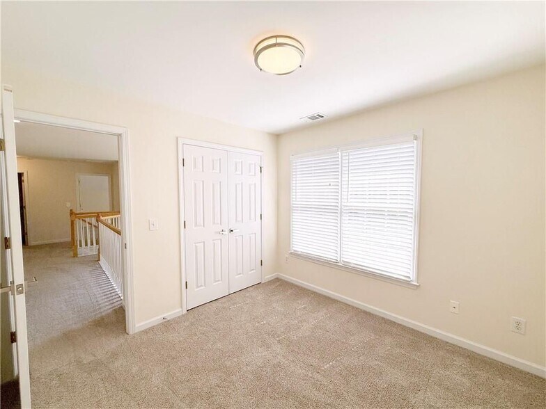 Building Photo - 350 Laurel Glen Crossing