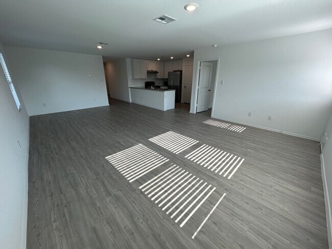 Building Photo - Modern 4-Bedroom Living with Community Pool Access!
